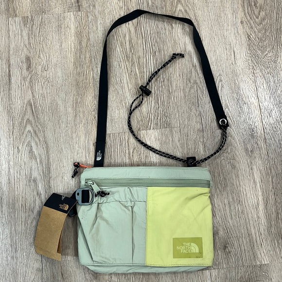 The North Face Other - The North Face Mountain Shoulder Bag